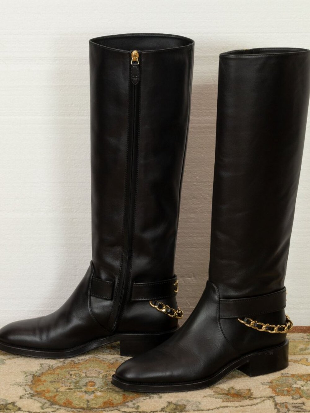$2150 CHANEL Black Leather Over-the-Knee Boots with Gold Chain & CC logo - Picture 5 of 9